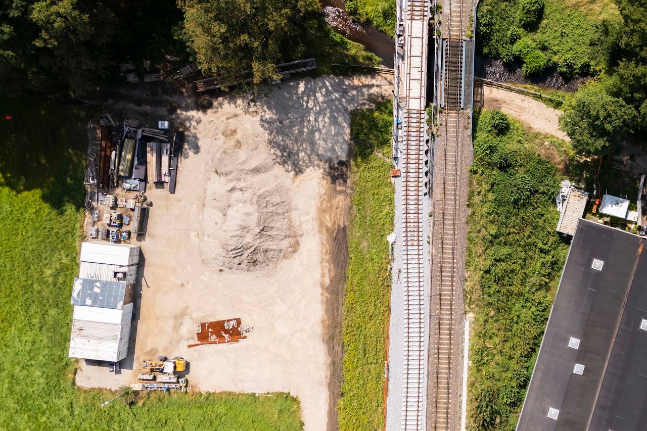 Schematische Darstellung einer Oberleitung